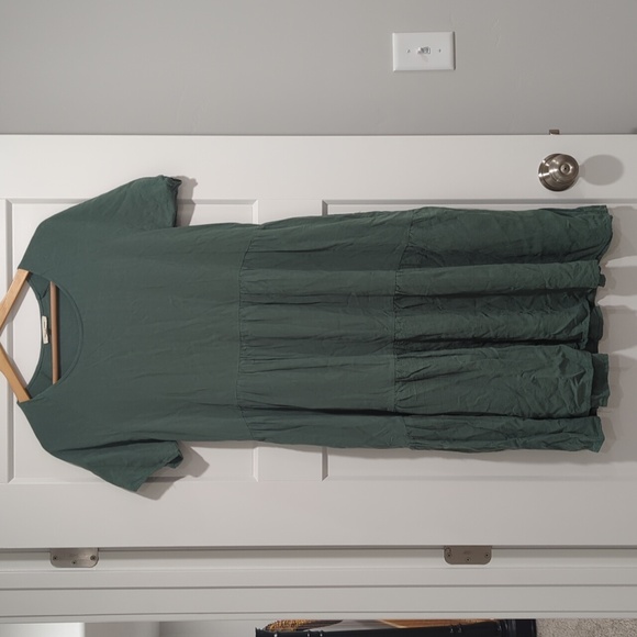 Green Dress with Pockets - Picture 1 of 3